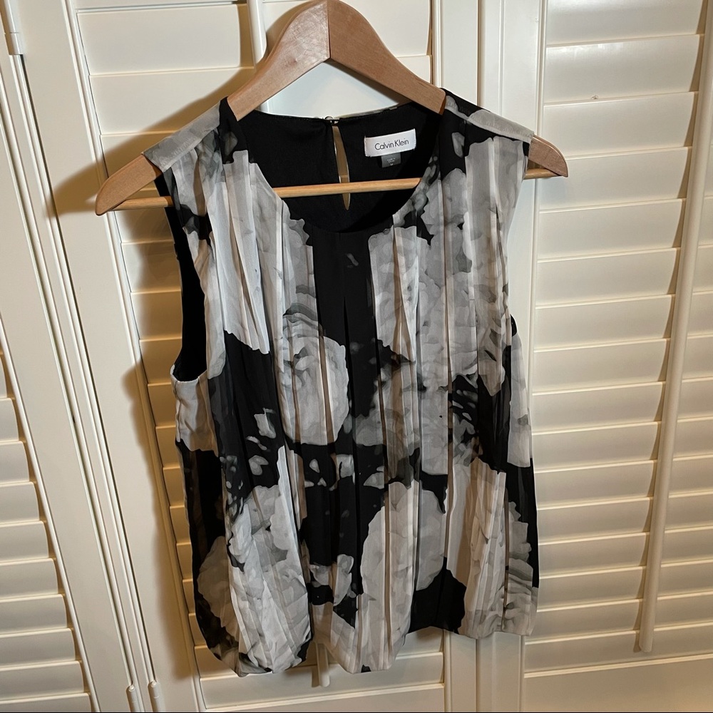 CALVIN KLEIN flowy sleeveless shell top size M